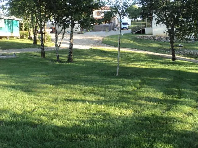 Emplacement (Voiture + Caravane/Tente)