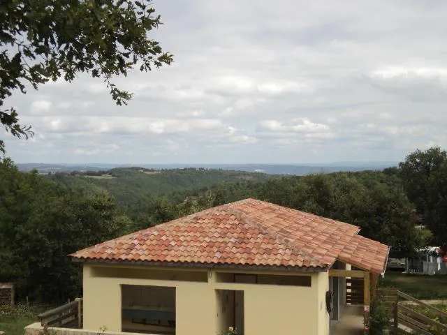 Emplacement (Voiture + Caravane/Tente)
