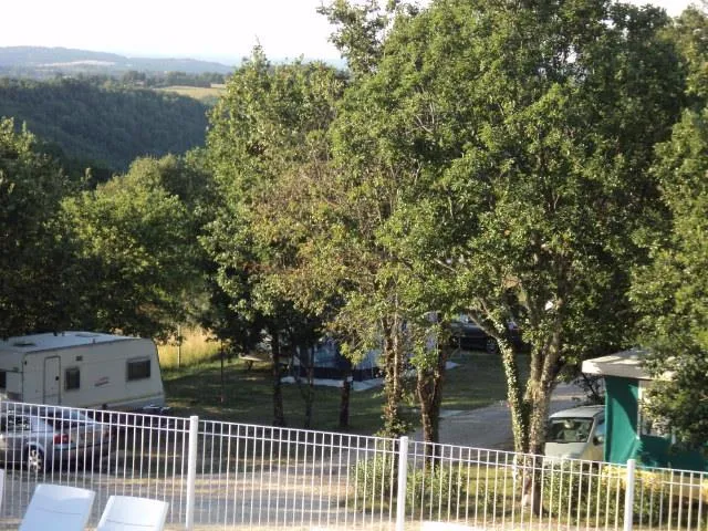 Emplacement (Voiture + Caravane/Tente)