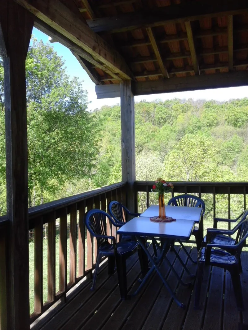 Grand Chalet Bois 35M² Lascaux Quercy Avec Sanitaires