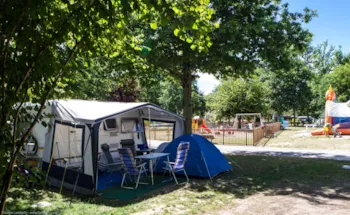 Stellplatz - 'Grand Confort' Paket - Camping La Grande Tortue