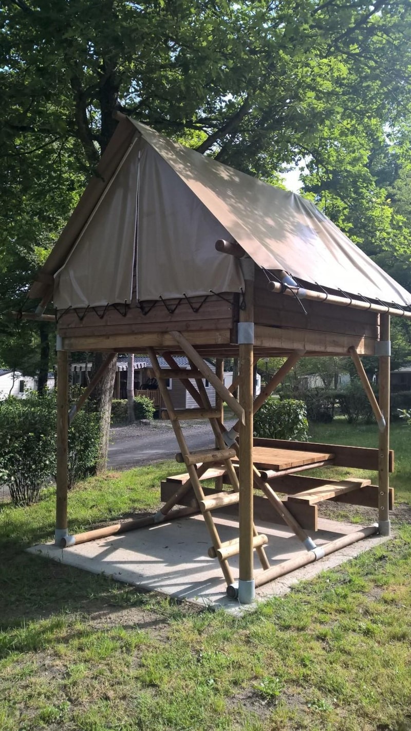 Tenten BIVOUAC op palen