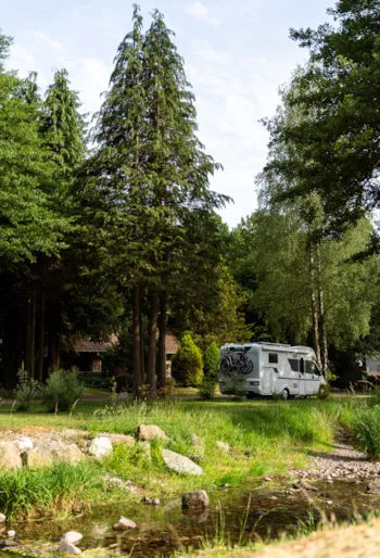 Stellplatz - Setllplatz Confort : Strom - Camping Sunêlia Le Domaine de Champé