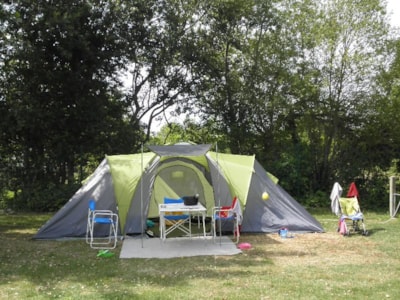 Pitch tent or trailer tent - 7.50 m (water, electricity and 1 vehicle) — 4