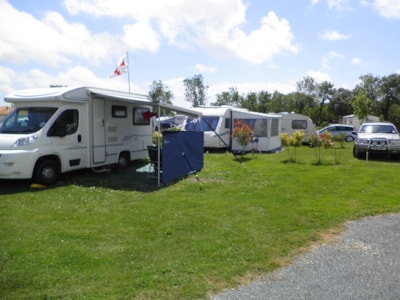 Pitch motor home - 7.50 m (water, electricity, drain, and 1 vehicle) — 5