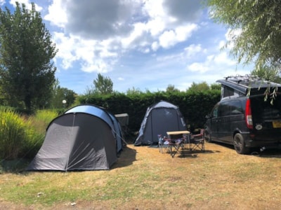 Pitch tent or trailer tent - 7.50 m (water, electricity and 1 vehicle) — 3
