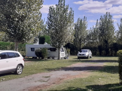 Pitch caravan + 7.50 m (water, electricity, drain, and 1 vehicle) — 4