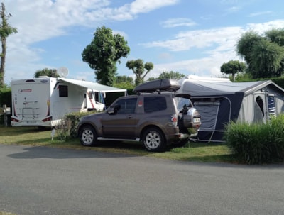 Pitch motor home - 7.50 m (water, electricity, drain, and 1 vehicle) — 7