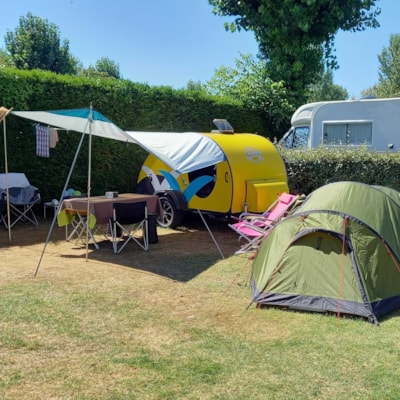 Pitch tent or trailer tent + 7.50 m  (water, electricity and 1 vehicle) — 4