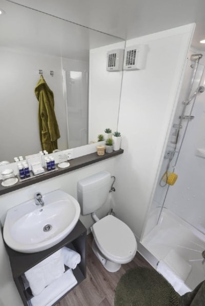 Nature Lodge - 2 Bedrooms - Spa (bed linen and towels included) — 10