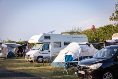 Pitch tent or trailer tent - 7.50 m (water, electricity and 1 vehicle) — 1