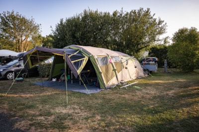 Pitch tent or trailer tent - 7.50 m (water, electricity and 1 vehicle) — 5