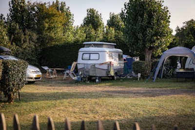 Pitch caravan - 7.50 m (water, electricity, drain, and 1 vehicle) — 2