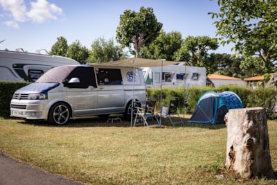 Pitch motor home - 7.50 m (water, electricity, drain, and 1 vehicle) — 1