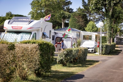Pitch motor home + 7.50 m  (water, electricity, drain and 1 vehicle) — 2