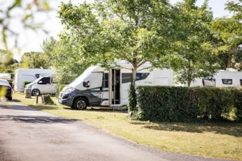 Stellplatz - Stellplatz Wohnmobil + 7,50 M (Wasser, Strom, Abwasser Und 1 Fahrzeug) - Bontempo Village La Yole