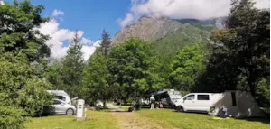 Emplacement - Emplacement + tente, caravane ou camping-car - Le Champ du Moulin
