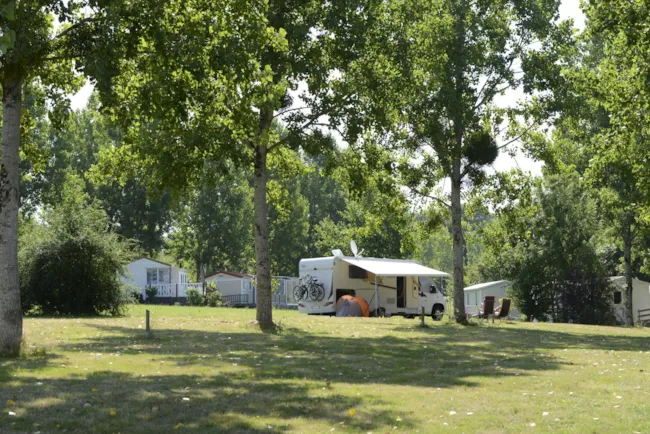 Centre de Vacances Naturiste le Colombier - image n°4 - Camping Direct