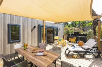 Mietunterkunft - Lodge 2 Prestige- Fußgängerzone (2 Schlafzimmer, 35 M², 1 Badezimmer) Terras, Klimaanlage, Tv - Camping La Sirène
