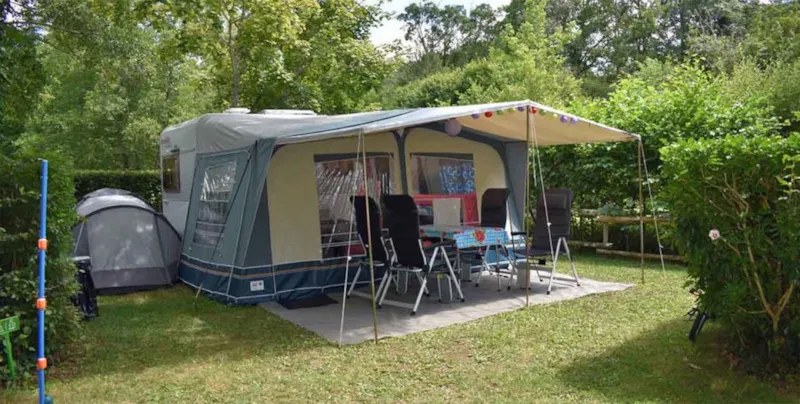 Emplacement (Taille Xl) + Électricité 10A + Voiture