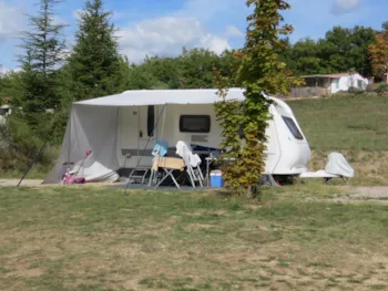 Pitch - Privilège Pitch (Open View, Water/Electricity Nearby) - Camping naturiste Les Lauzons