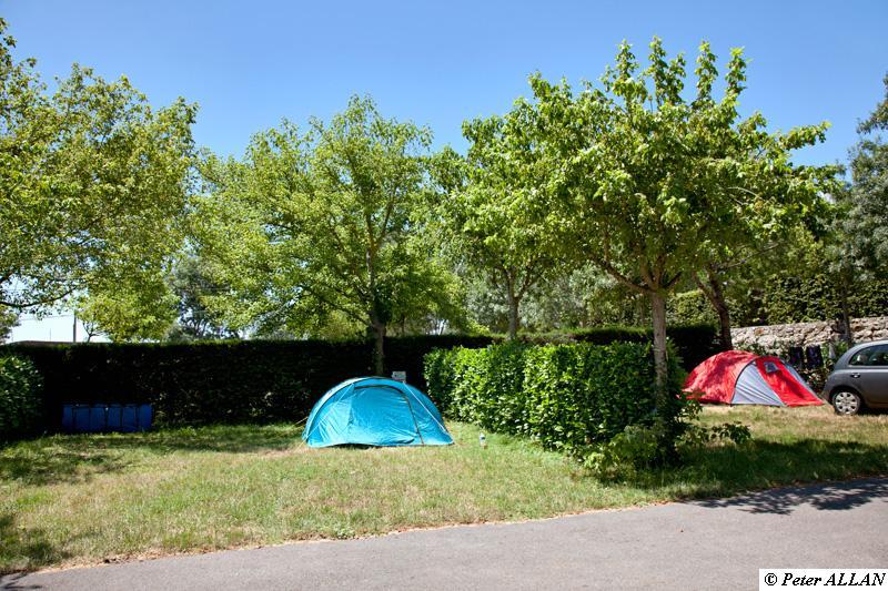Stellplatz - Stellplatz Cat. 5: 1 Große Zelte Und 1 Fahrzeug - Camping LA VIEILLE FERME