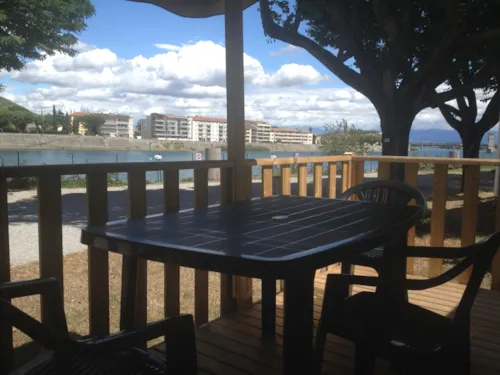 Location - Premium M.Home 4 Pers. 32M2, 2 Chambres, Salle De Bains, Wc, Grande Terrasse, Climatisation - image n°4 - Camping Le Rhône