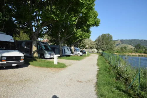 Emplacement - Emplacement Acsi Card (Double-Essieux Interdit) - image n°5 - Camping Le Rhône