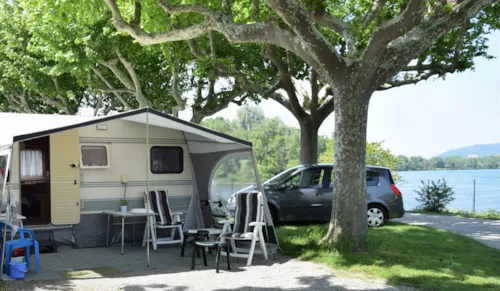 Emplacement - Emplacement Camping-Car/Caravane (Double Essieux Interdit)/Tente+Voiture - image n°3 - Camping Le Rhône