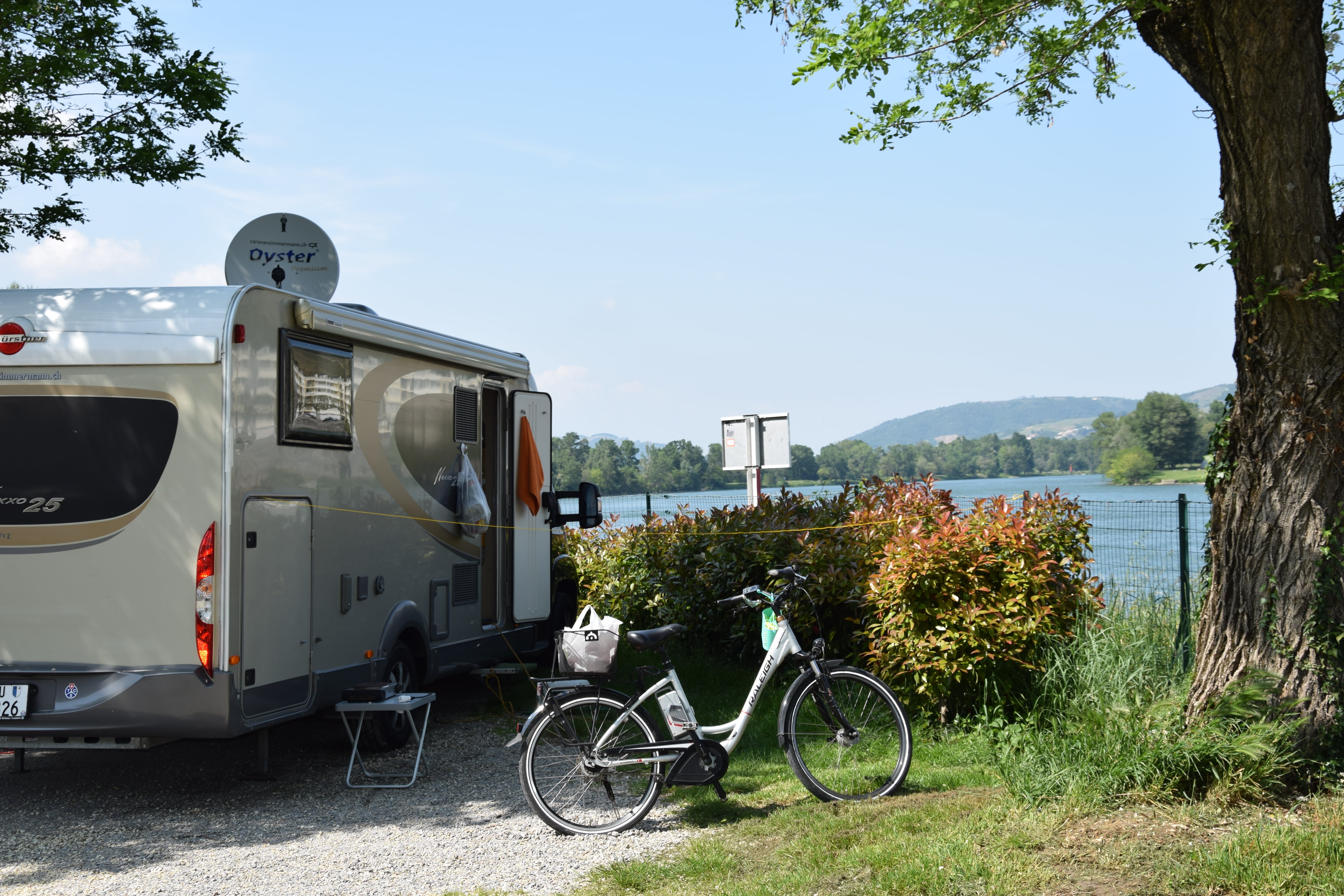 Stellplatz - Pitches Motor Home/Caravan(Double Axle Forbidden)/Tent+Car - Camping Le Rhône
