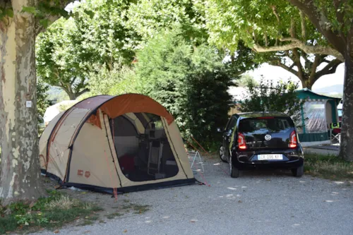 Emplacement - Emplacement Camping-Car/Caravane (Double Essieux Interdit)/Tente+Voiture - image n°4 - Camping Le Rhône