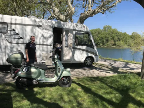 Emplacement - Emplacement Camping-Car/Caravane (Double Essieux Interdit)/Tente+Voiture - image n°6 - Camping Le Rhône