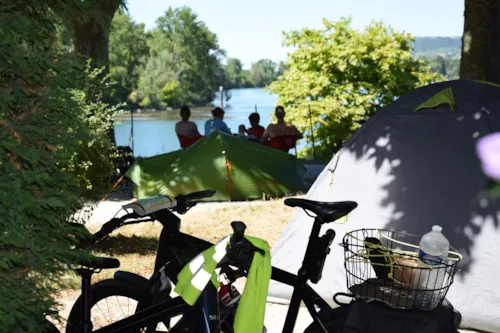 Emplacement - Emplacement Tente Sans Voiture - (Cyclistes Ou Motards) - Forfait 1 Pers - image n°4 - Camping Le Rhône