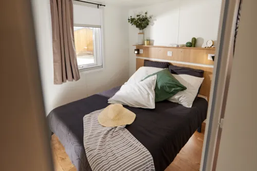 Huuraccommodatie(s) - Premium Luxe View Rhone M.Home 4 Pers. 32 M2, 2 Bedrooms, Bathroom, Wc, Large Terrace, Air Conditi - image n°7 - Camping Le Rhône