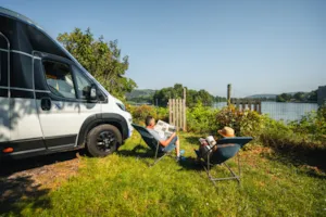 Emplacement - Pitches motor home/caravan(Twin axle FORBIDDEN)/Tent+car - Camping Le Rhône
