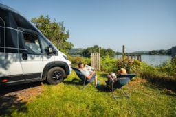 Kampeerplaats(en) - Pitches Motor Home/Caravan(Double Axle Forbidden)/Tent+Car - Camping Le Rhône