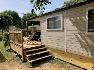 Locatif - Stacaravan 2 pers. 29 m2,  2 slaapkamers, badkamer, WC, overdekte veranda and air-conditioning - Camping Le Rhône