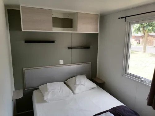 Location - Mobilhome 3/4 Pers. 29 M², 2 Chambres, Salle De Bain, Wc, Avec Terrasse Et Climatisation - image n°3 - Camping Le Rhône