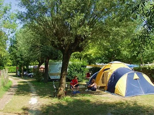 Emplacement De Camping (Hors Electricité)