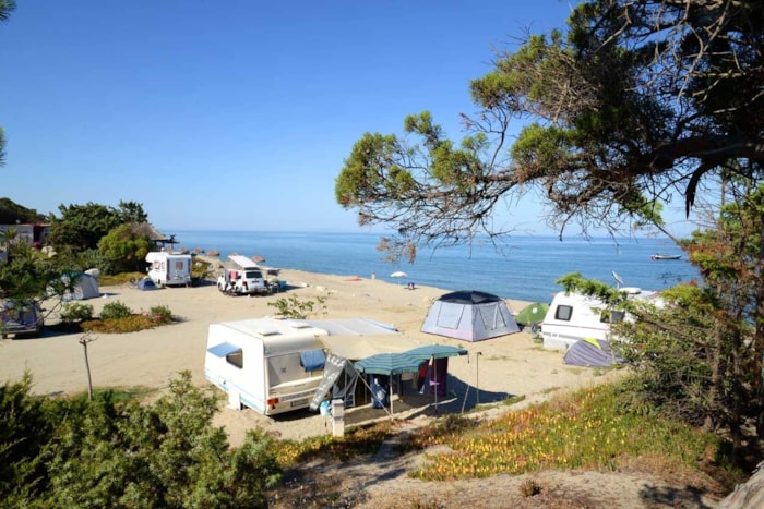 Emplacement Tente ,Caravane, Camping-Car
