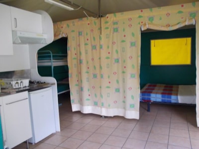 Bungalow Tent Trigano PAGAN with bathroom facilities