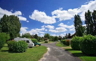 Pitch: Campervan - vehicle/caravan/folding caravan/tent ELECTRICITY NOT INCLUDED