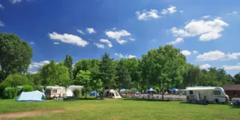 Stellplatz - Stellplatz: Wohnmobil - Fahrzeug/Wohnwagen/Zusammenlegbar Wohnwagen/Zelt Strom Nicht Inklusive - Camping LA BELLE ETOILE