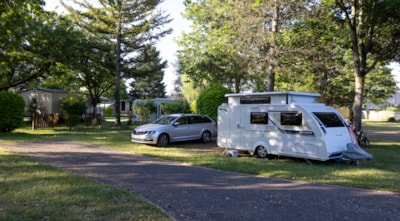 Pitch: Motorhome/vehicle + caravan/folding caravan/tent, 2 people + ELECTRICITY INCLUDED