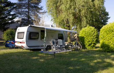 Pitch: Motorhome/vehicle + caravan/folding caravan/tent, 2 people + ELECTRICITY INCLUDED