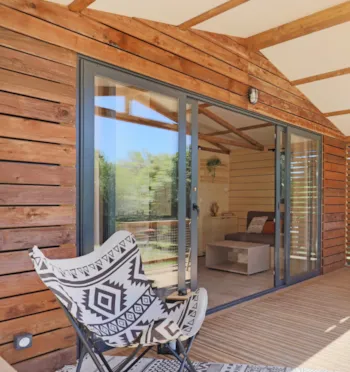 Mietunterkunft - Eden-Hütte Im Kiefernwald - Camping MARIUS