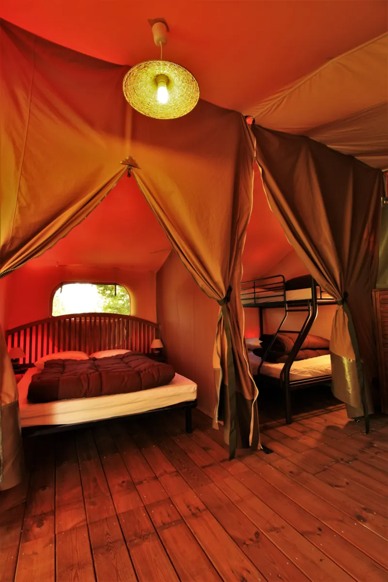 Tente Lodge Victoria 30 M² Avec Salle De Bain - Terrasse Couverte