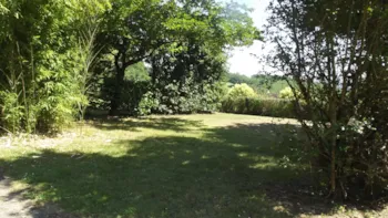 Stellplatz - Komfort Platz Mit Strom Und Wasser Von Hecken Begrenzt, 100 M². - Camping AU P'TIT BONHEUR