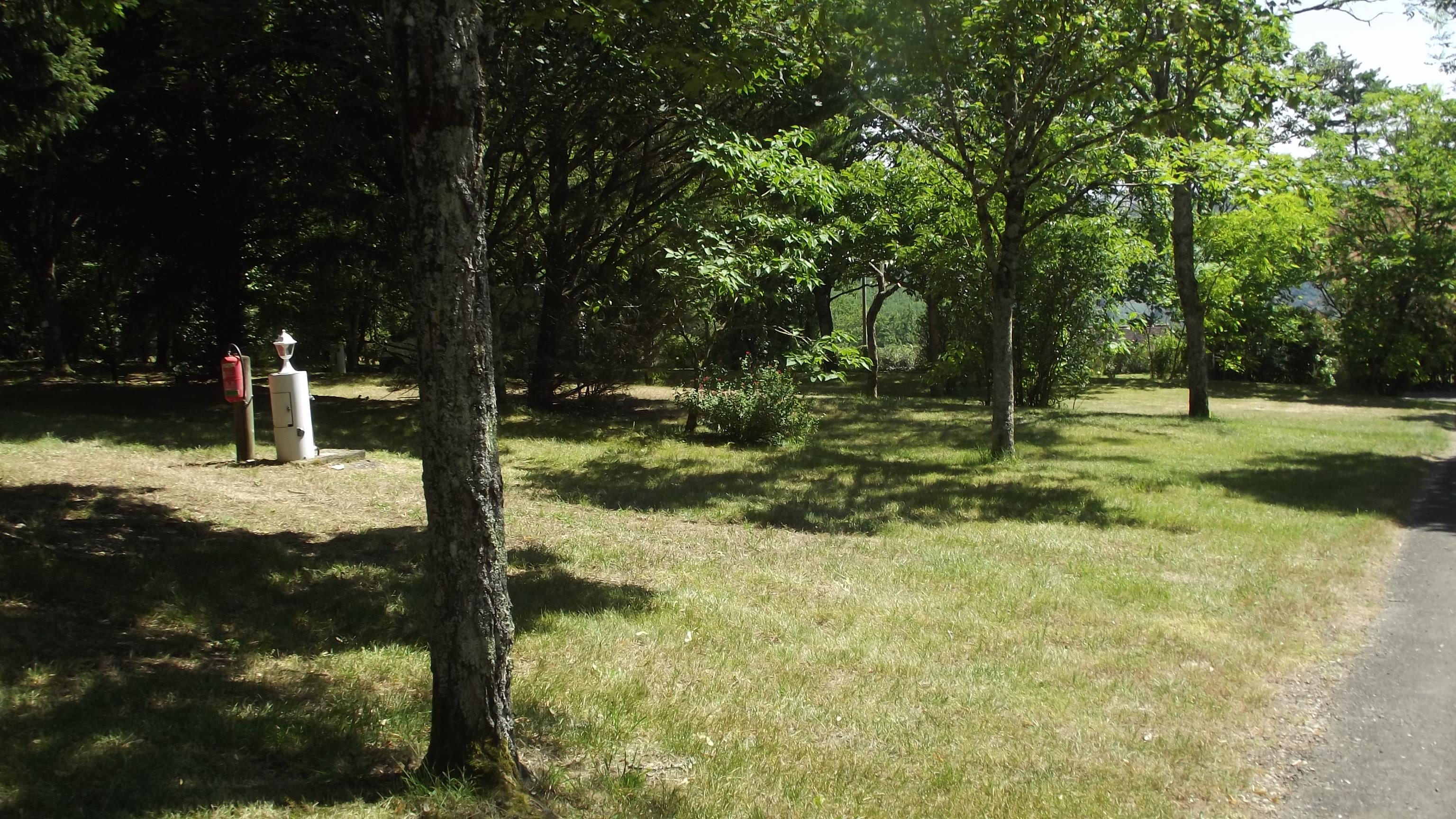 Pitch - Pitch Nature 100 M² Bounded By Hedges. - Camping AU P'TIT BONHEUR