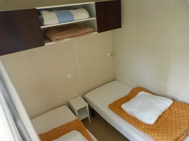 M2 Mobil-Home 2 Chambres + Terrasse Semi-Couverte 8M² (1 Modèle Sur Le Camping)